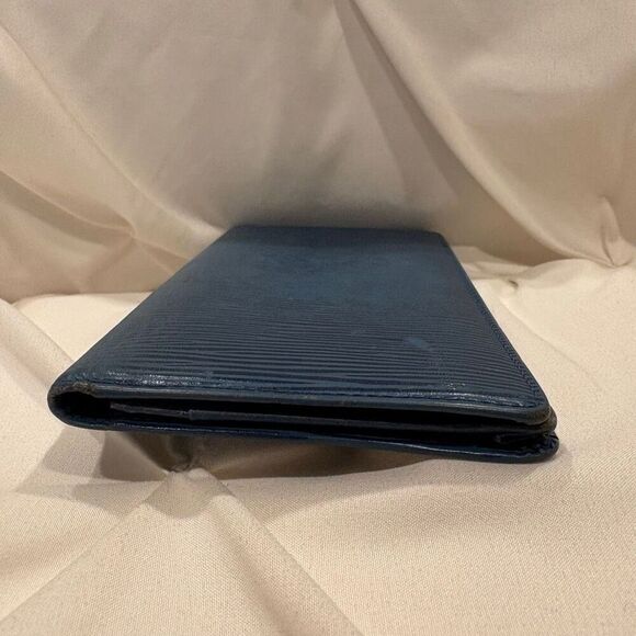 Vintage Louis Vuitton Blue Epi Checkbook Style Cardholder Long Wallet - Picture 6 of 10